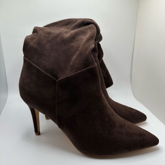 CUSHIONAIRE Women's scrunch heel boot with +Memory Foam 8 BROWN - Picture 1 of 7